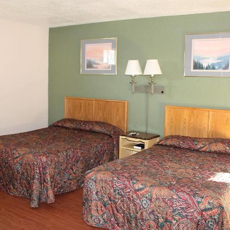 American Motor Inn - 록 아일랜드 외부 사진