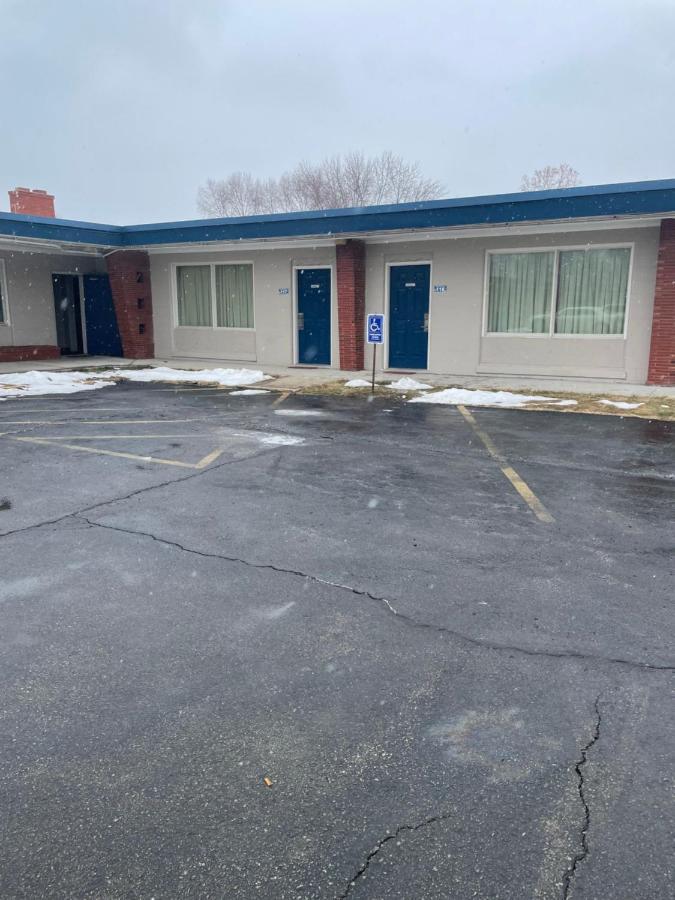 American Motor Inn - 록 아일랜드 외부 사진