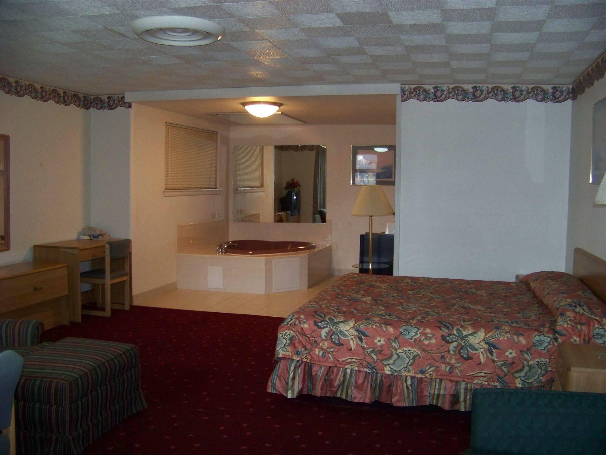 American Motor Inn - 록 아일랜드 외부 사진